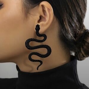 ✨New Avant-garde Sexy Exaggerated Oversized Snake Earrings